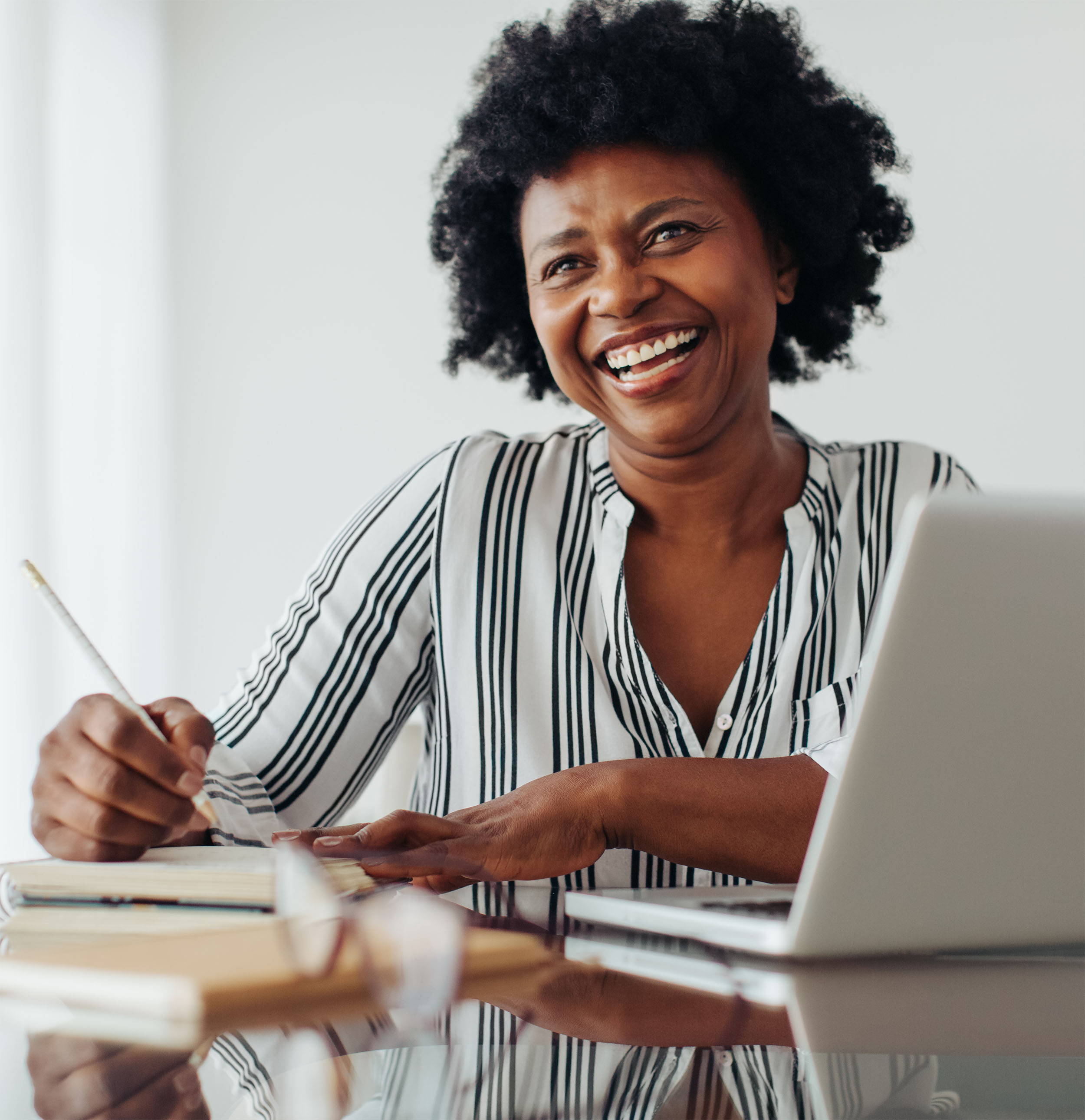 Woman, smiling and working on the computer